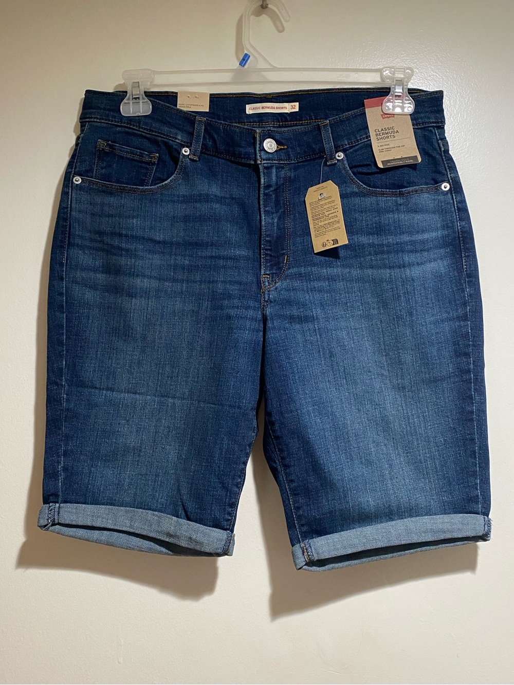 NWT Levi's Classic Bermuda denim shorts Size 32